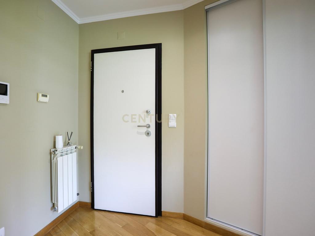 Apartamento T2 Moderno nas Colinas do Cruzeiro | 2 Lugares de Garagem e Varanda - Image 9