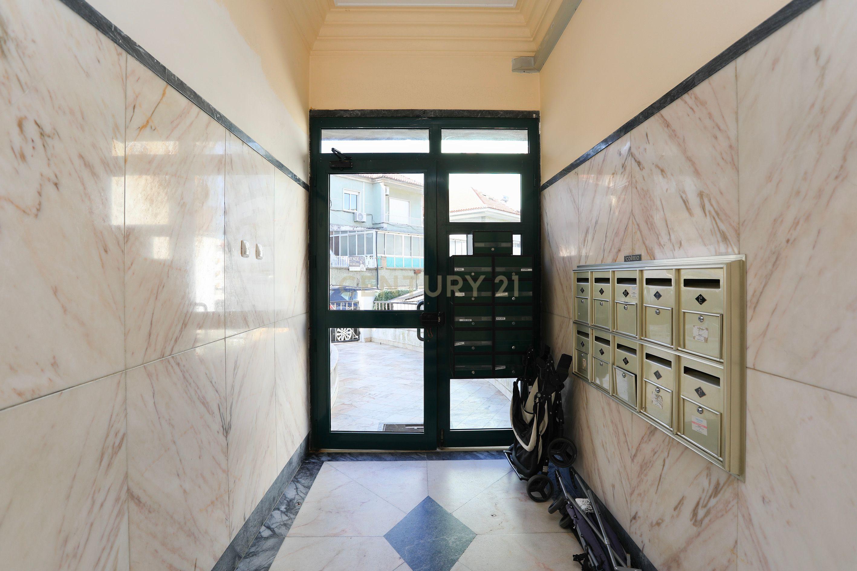 T1 com Logradouro para Arrendamento – Totalmente Remodelado - Image 9