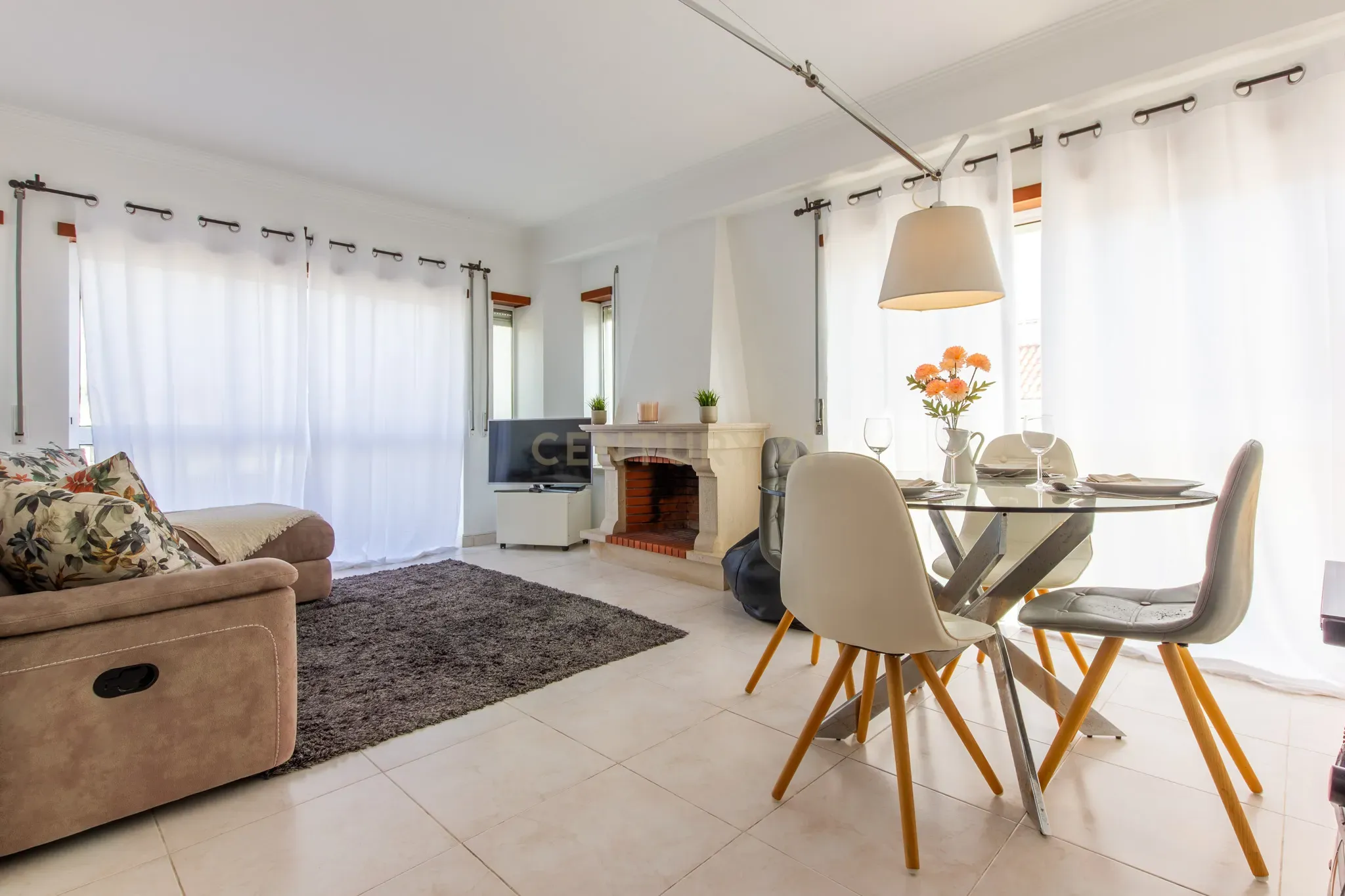 Apartamento T2 com garagem e arrecadação Moderno na Charneca de Caparica, junta á Quinta de Santa Teresa, Portugal