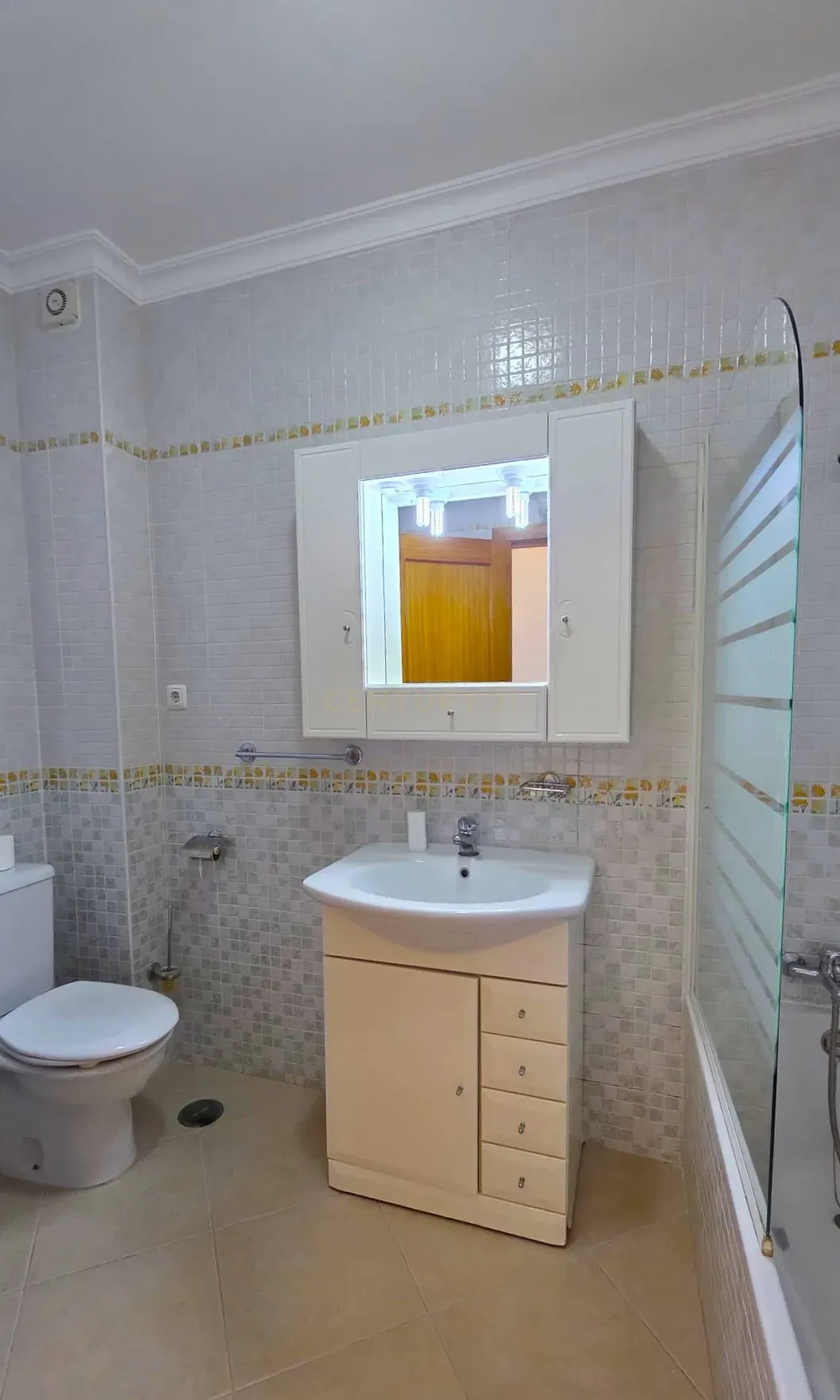 Fotografia 9 de Apartamento T1  na baixa de Olhão