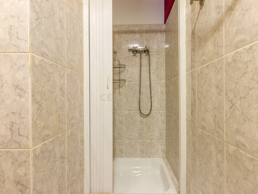 Apartamento T3 Duplex com Vista Desafogada no Monte da Caparica - Image 20