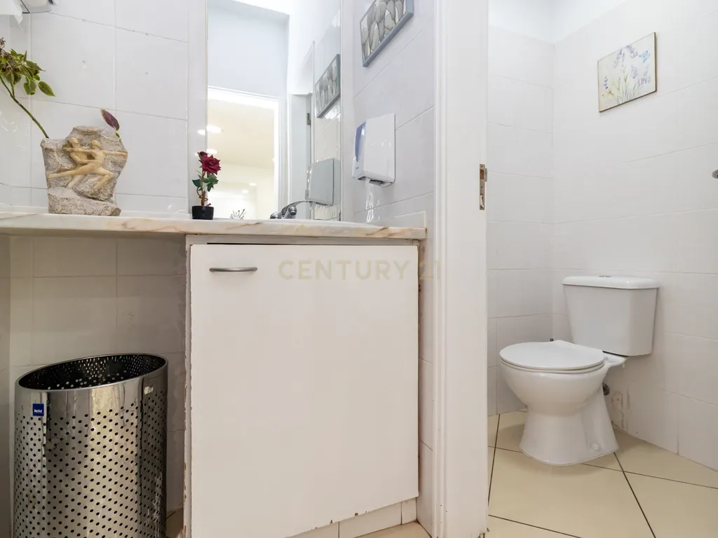 Loja na Amora em zona priveligiada com 180m2 com dois pisos! - Image 11