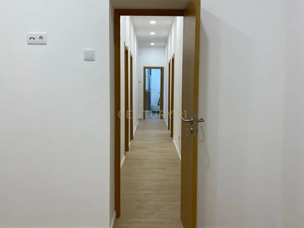 Apartamento T3+1*com logradouro | Totalmente remodelado | Centro de Lisboa - Image 15
