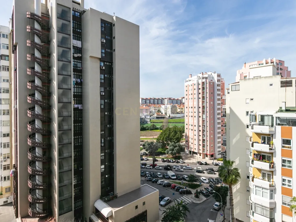 Apartamento T4 com 3 Suites, em zona Prime de Algés - Image 37