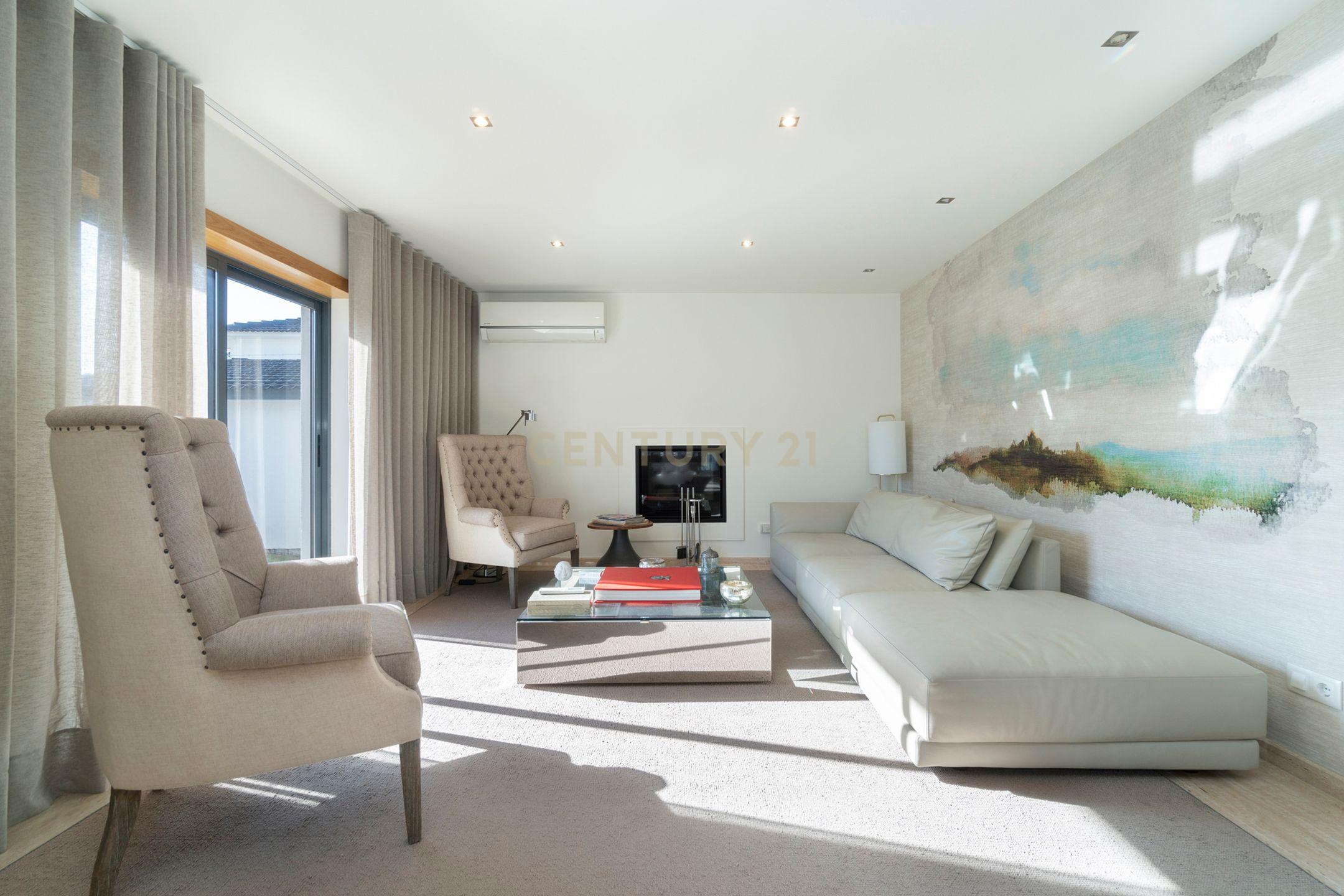 🏡 Luxo em Cada Detalhe: Moradia Exclusiva em Birre, Cascais - Image 16