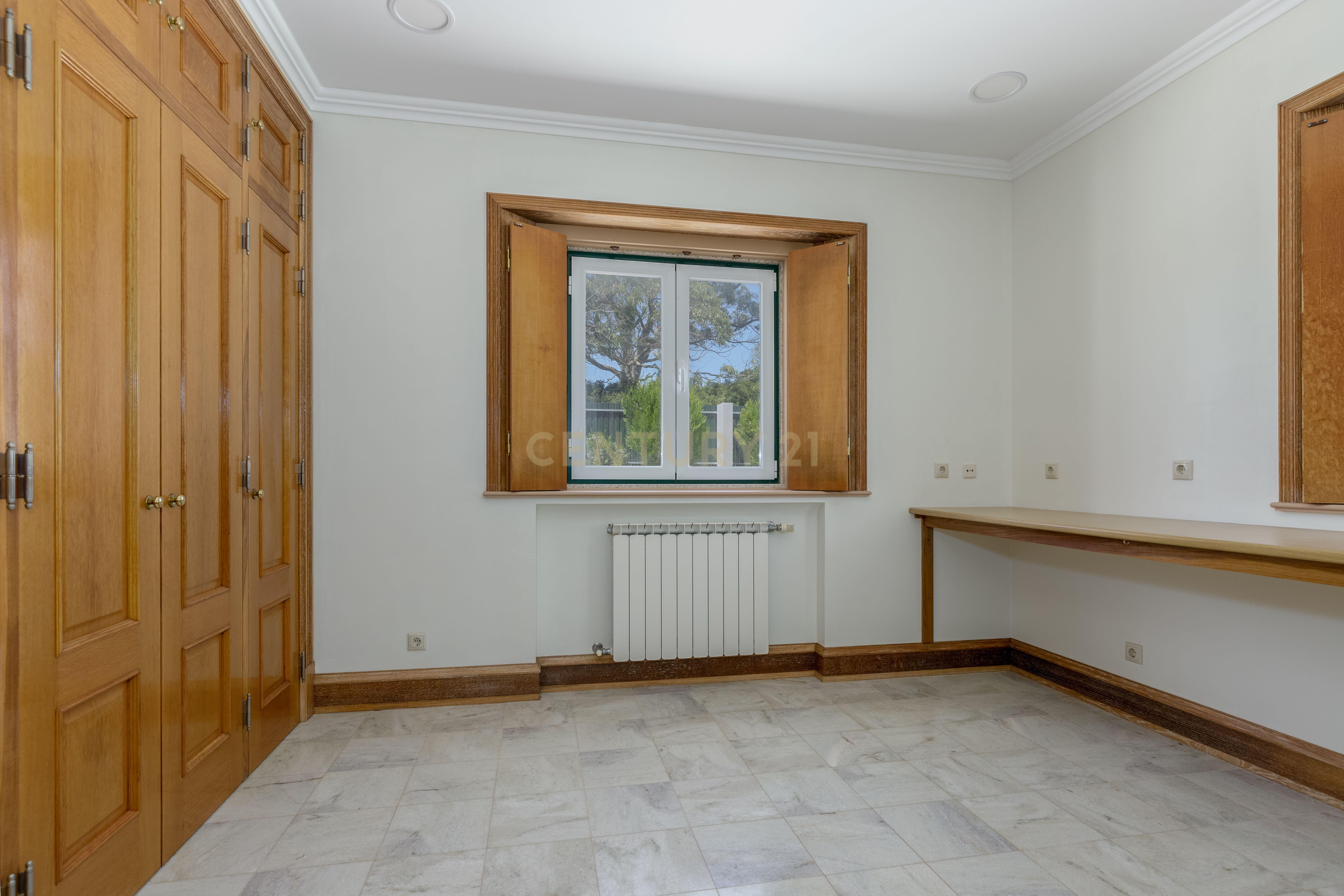 MORADIA T4 + 1 COM JARDIM, VÁRZEA DE SINTRA - Image 14