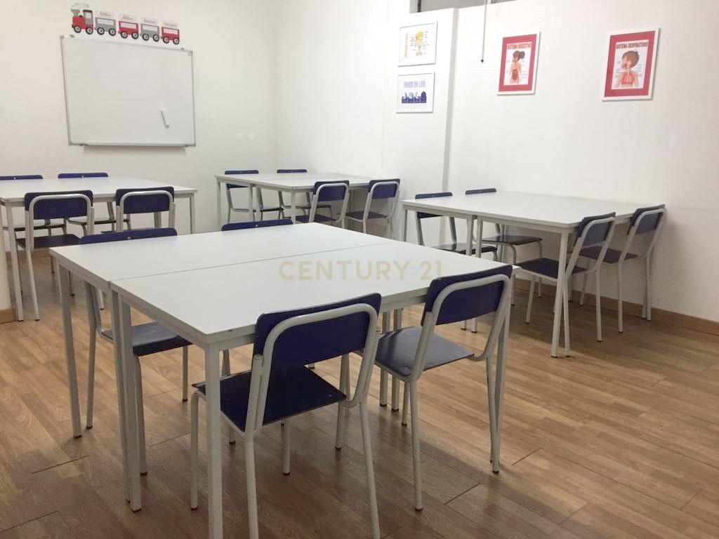 Grandioso Centro de Estudos em pleno funcionamento com diversos serviços no concelho de Matosinhos, Porto - Image 14