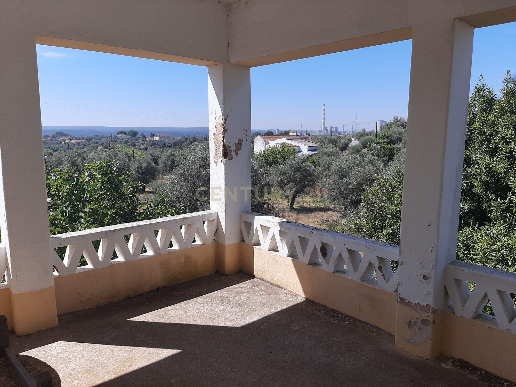 Quintinha com moradia de 10 assoalhadas e anexos, lote de 19.060m2, Mouriscas, Abrantes - Image 9