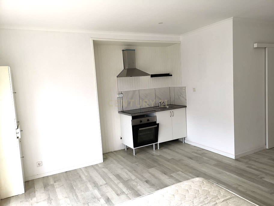 Prédio à rua D. Afonso Henriques (Giesta) - Image 3