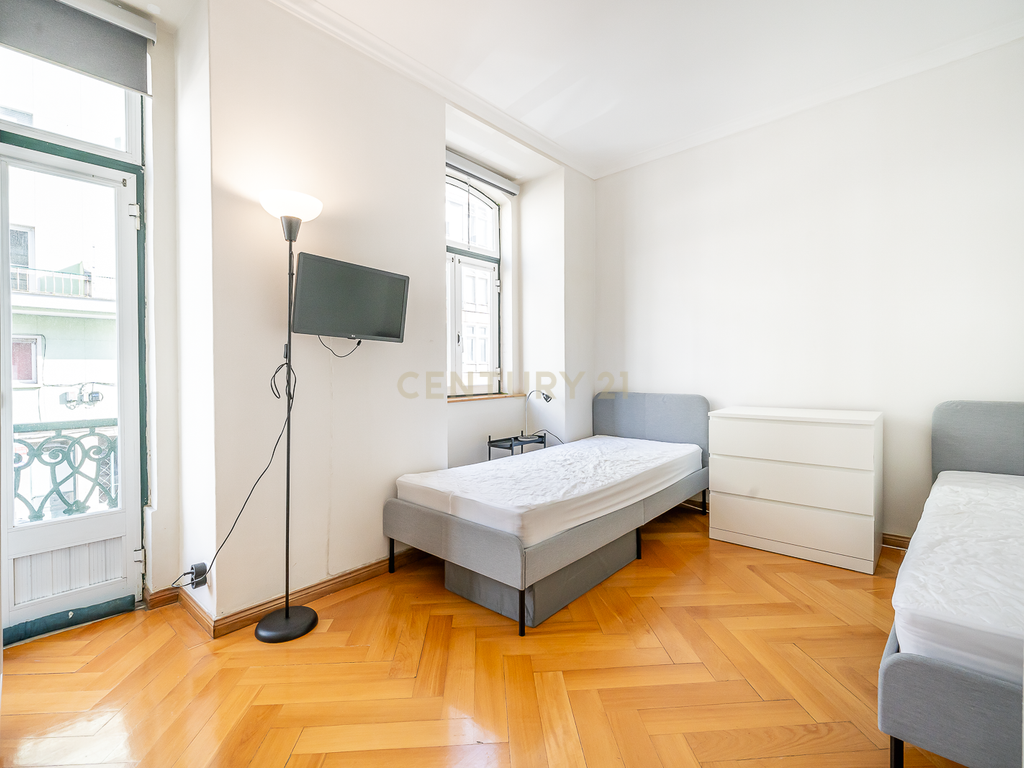 APARTAMENTO T2+1 COM TERRAÇO EM CAMPO DE OURIQUE - Image 10