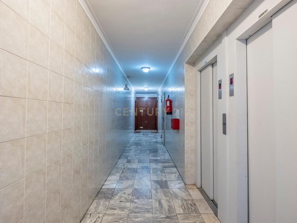 Apartamento T2 de excelentes áreas em Serzedo - Image 22