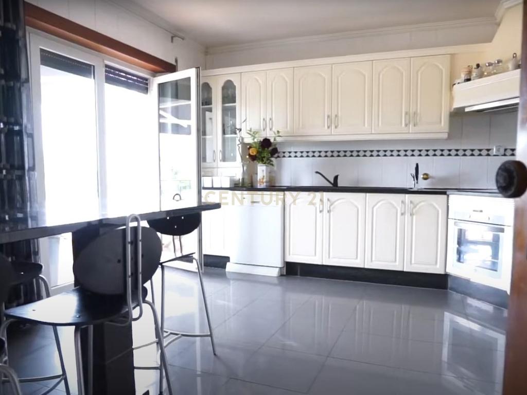 Moradia T4 com piscina - Image 7