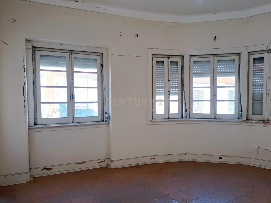 Prédio Misto (Loja + Apartamento T2) - Centro de Vila Franca de Xira - Image 10