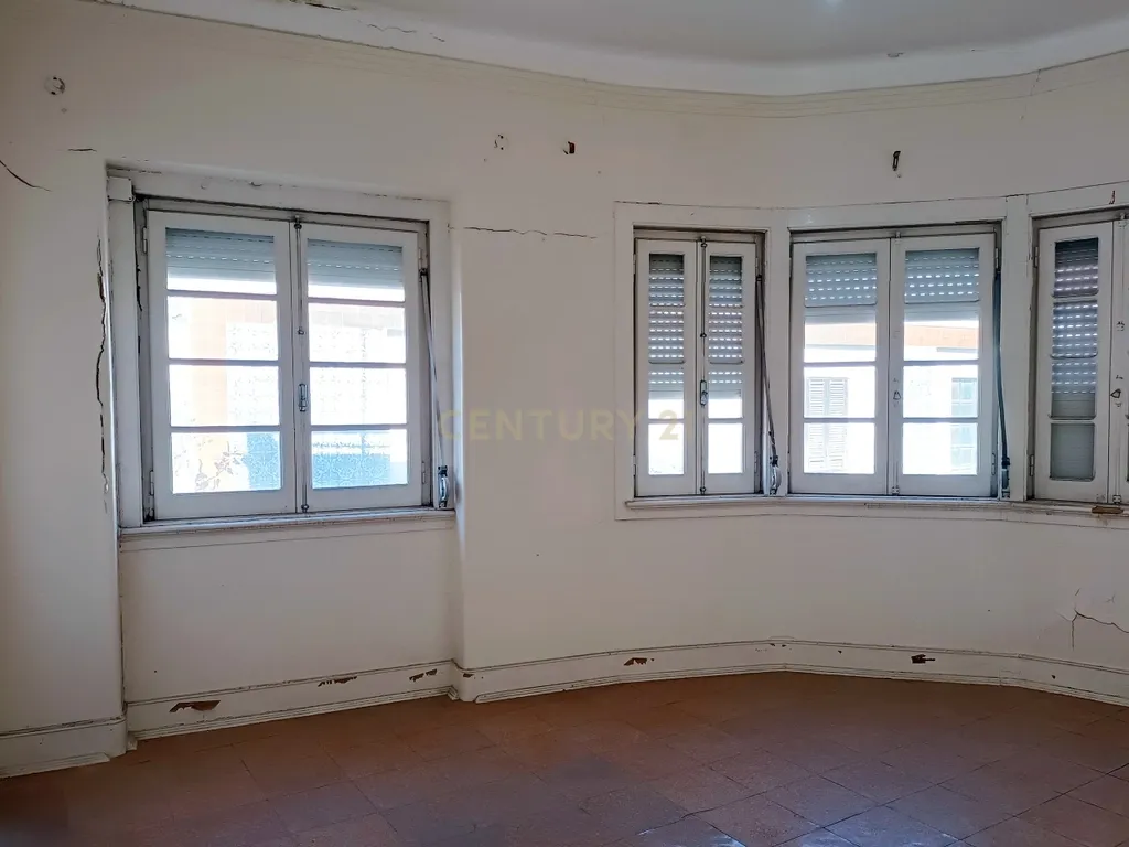 Prédio Misto (Loja + Apartamento T2) - Centro de Vila Franca de Xira - Image 10