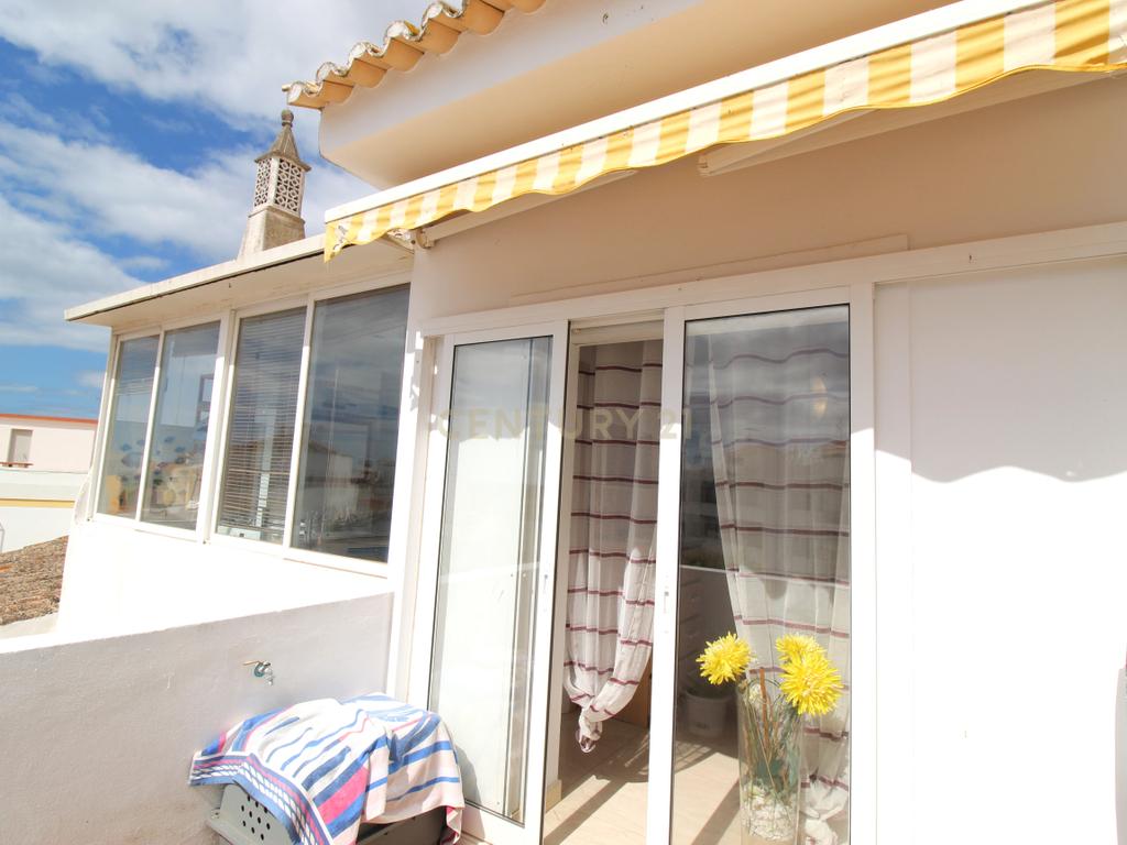 NOVIDADE, T1 top floor em Santa Luzia. - Image 2