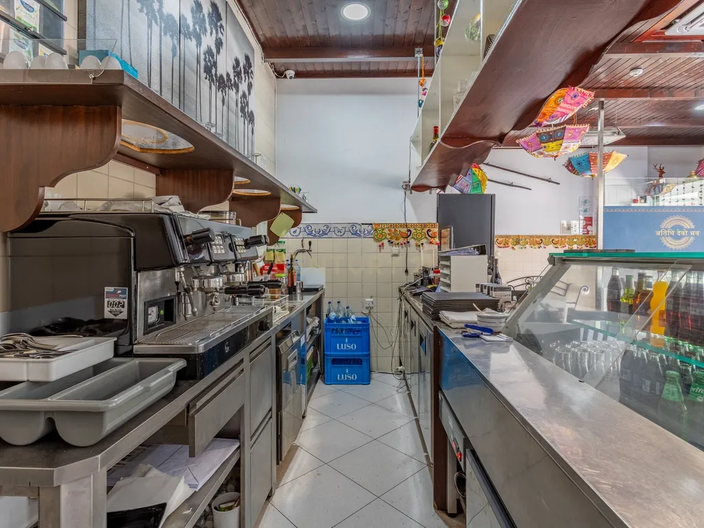 Espaço comercial no centro de Alverca junto às Finanças - Image 14