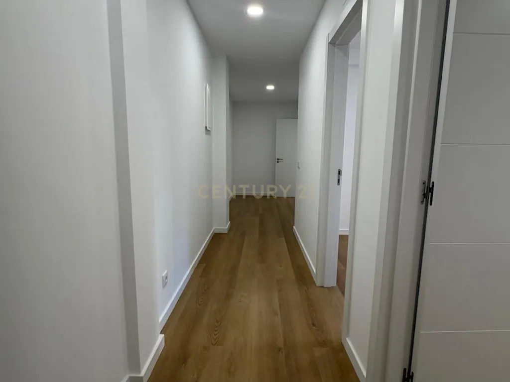 LOJA + T3 TOTALMENTE REMODELADO NA DAMAIA DE CIMA - AMADORA - Image 15