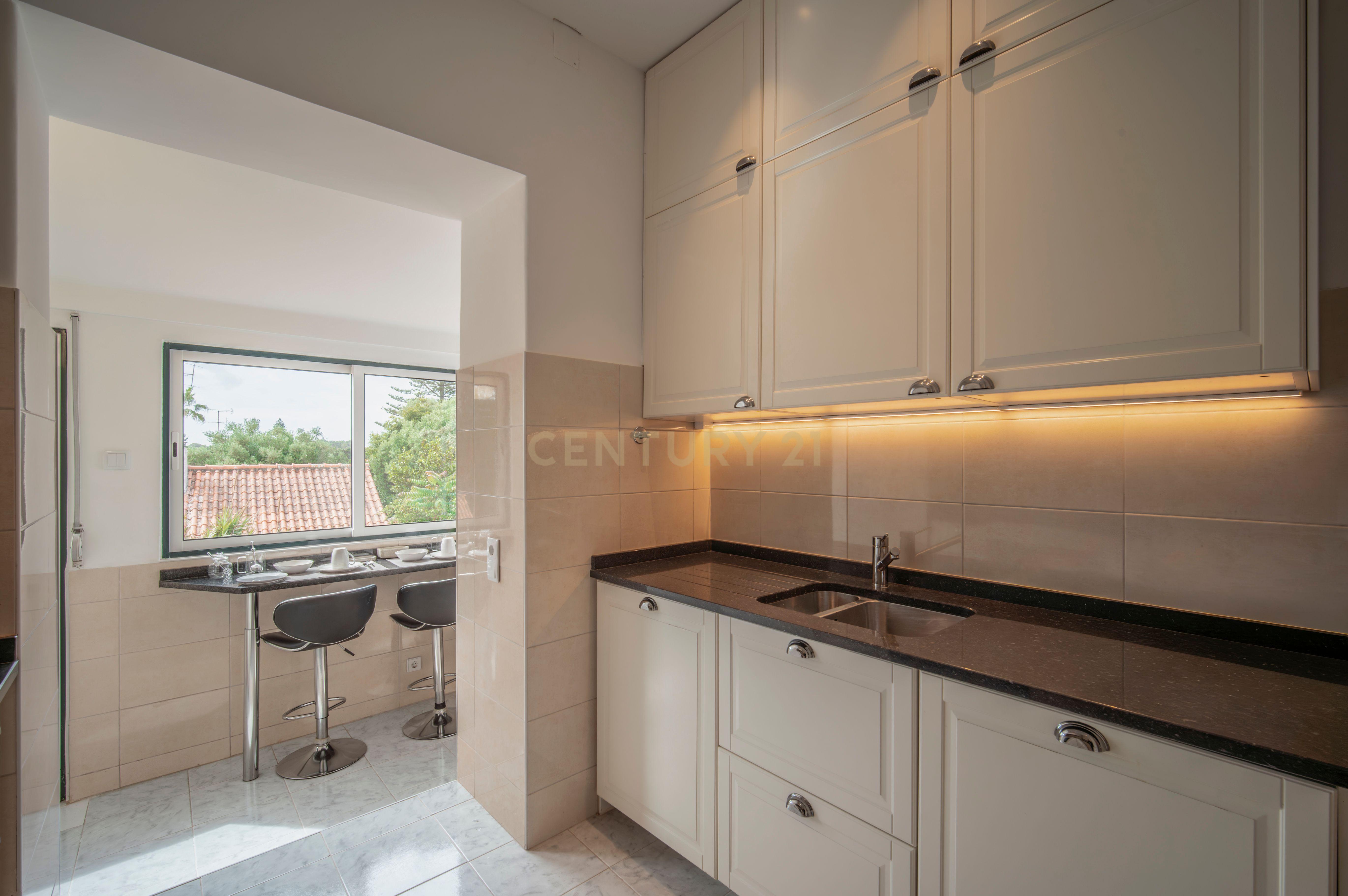 Fotografia 7 de Apartamento T4 com Terraço e Jardim Privativo no Centro de Cascais