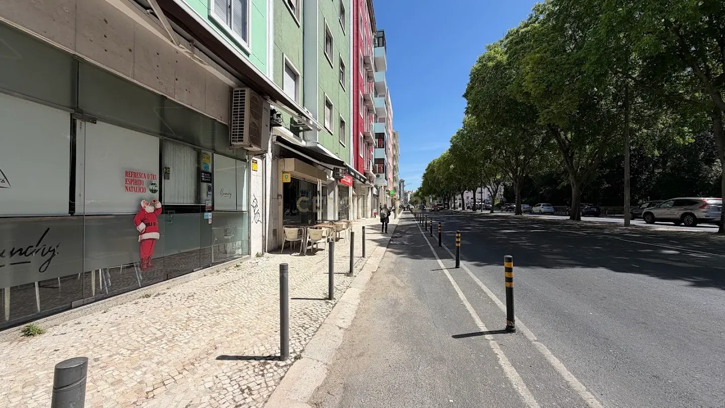 Fotografia 4 de VENDA DE IMÓVEL + NEGÓCIO – AVENIDAS NOVAS, LISBOA