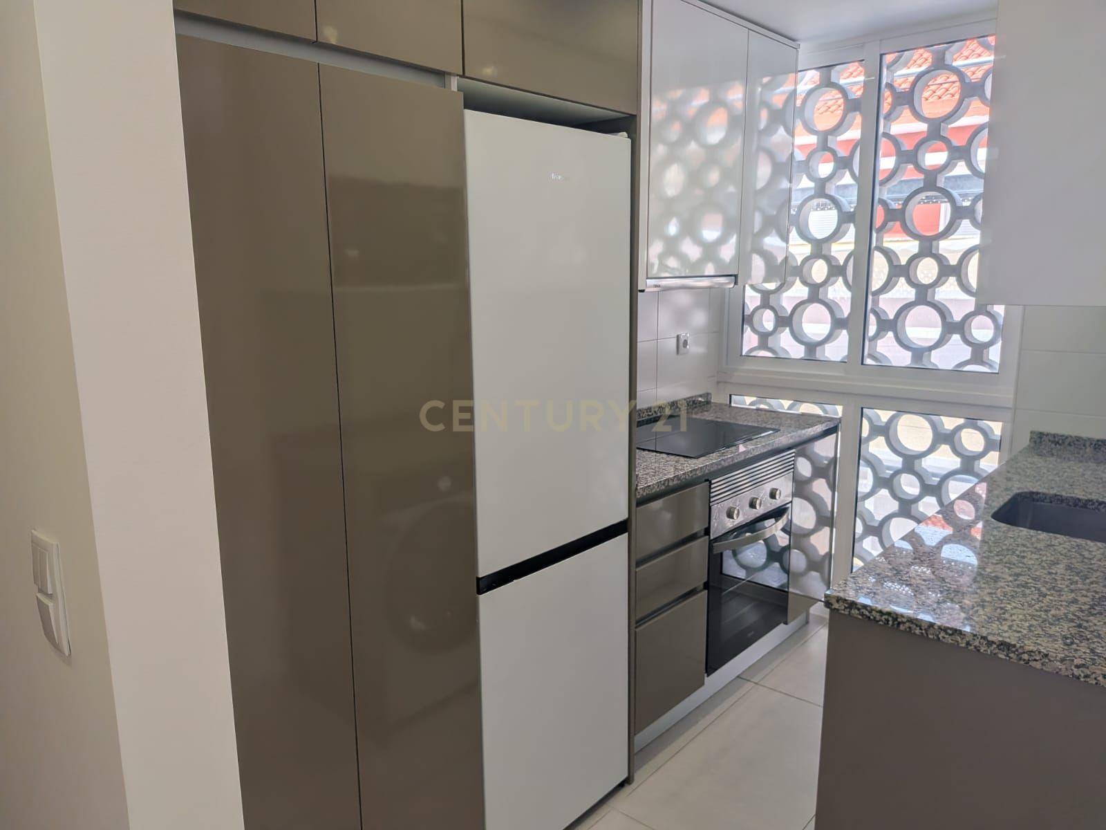 Fotografia 2 de Apartamento T1 Remodelado no Centro da Amadora