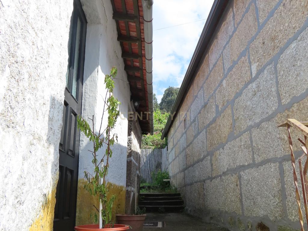 Moradia T2 em Travanca, Cinfães – Ideal para Habitação ou Férias - Image 13