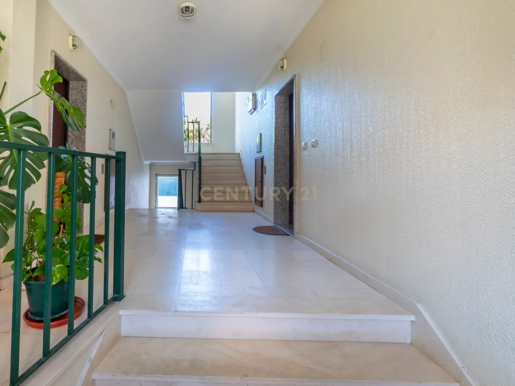 Apartamento Remodelado com Vista Mar na Ericeira, lugar de parqueamento - Image 48