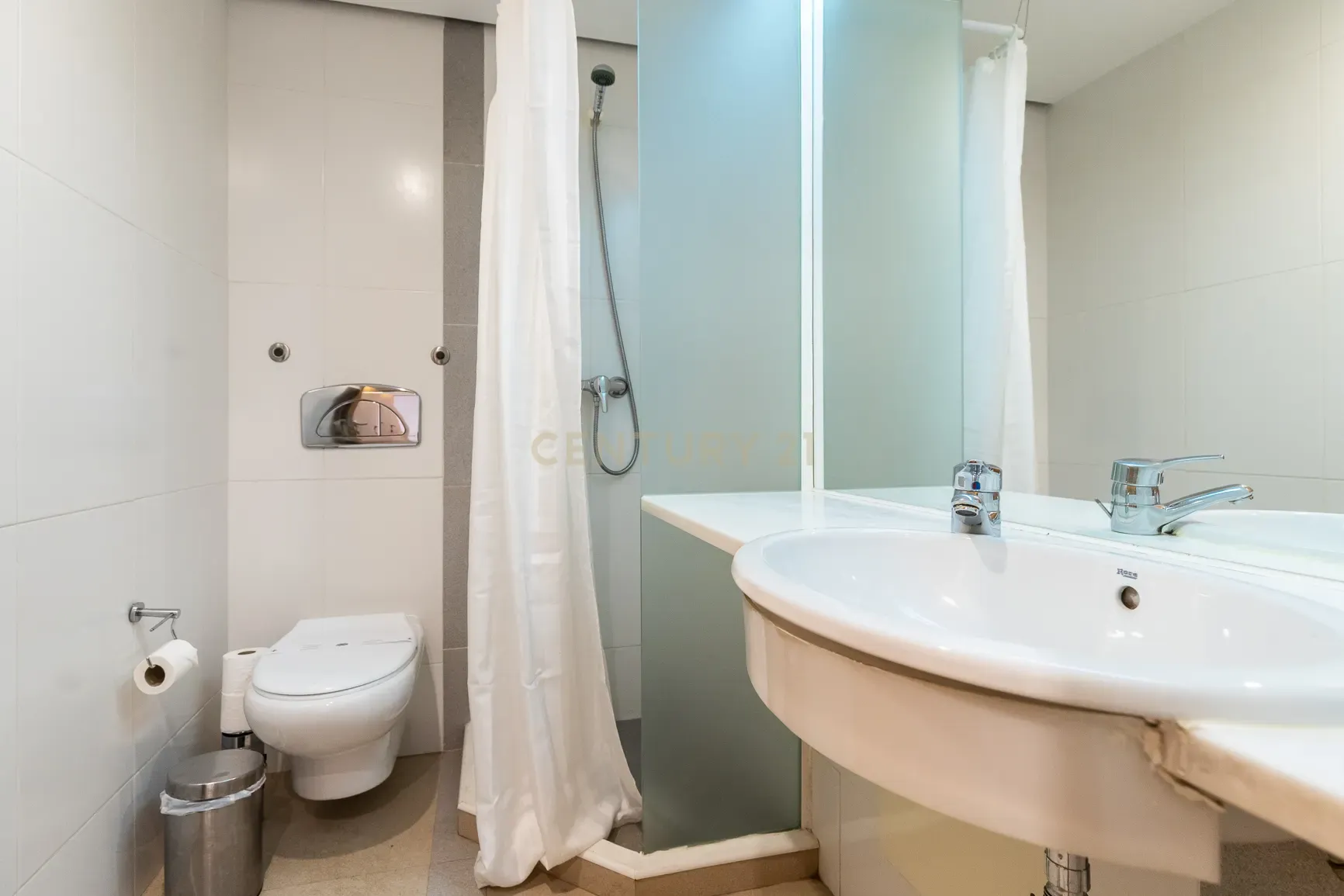 T2 , Golden Club Cabanas. - Image 19