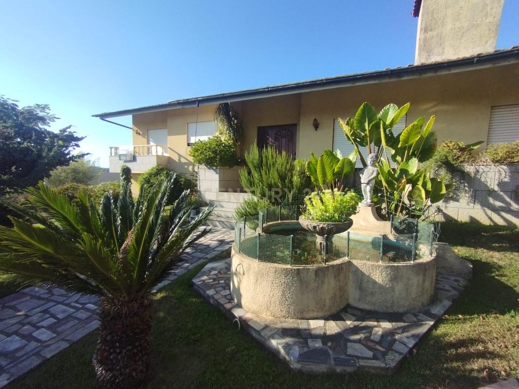 Grande moradia térrea, em Santo Tirso com área de lazer, anexo, jardim e terreno agrícola, Porto - Image 7