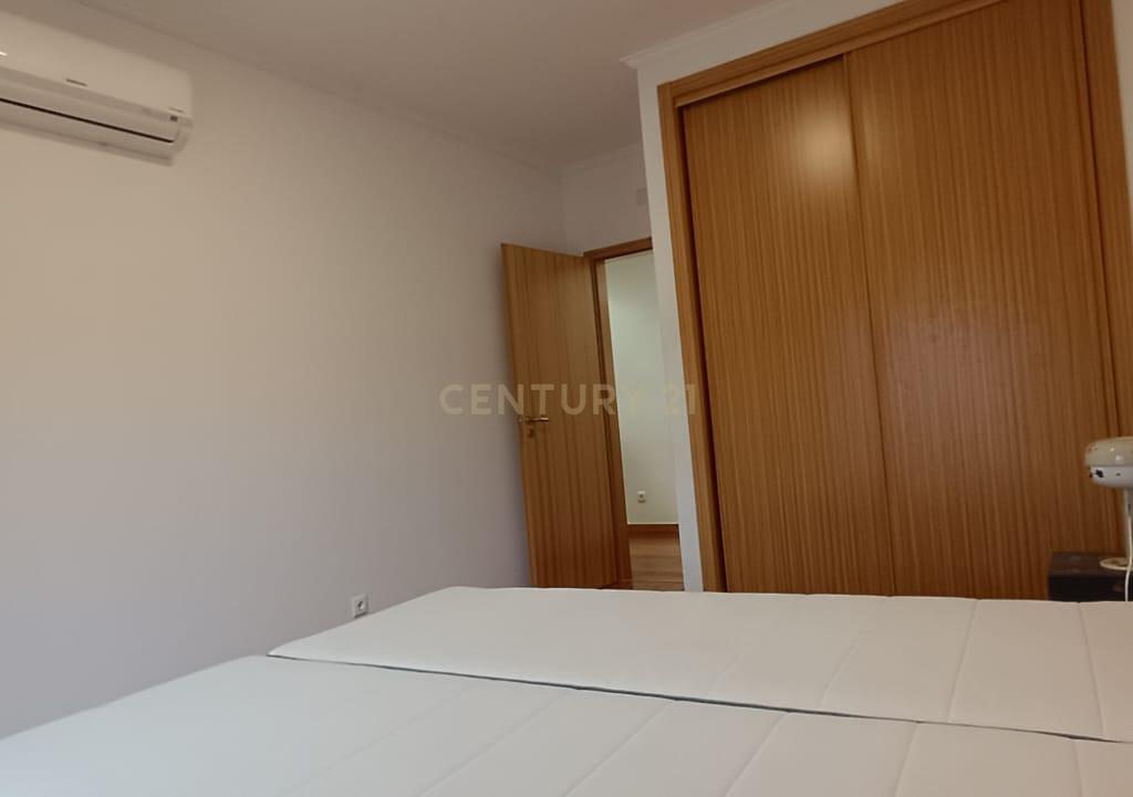 Excelente apartamento T3 - Com Parqueamento - MOBILADO - Image 17