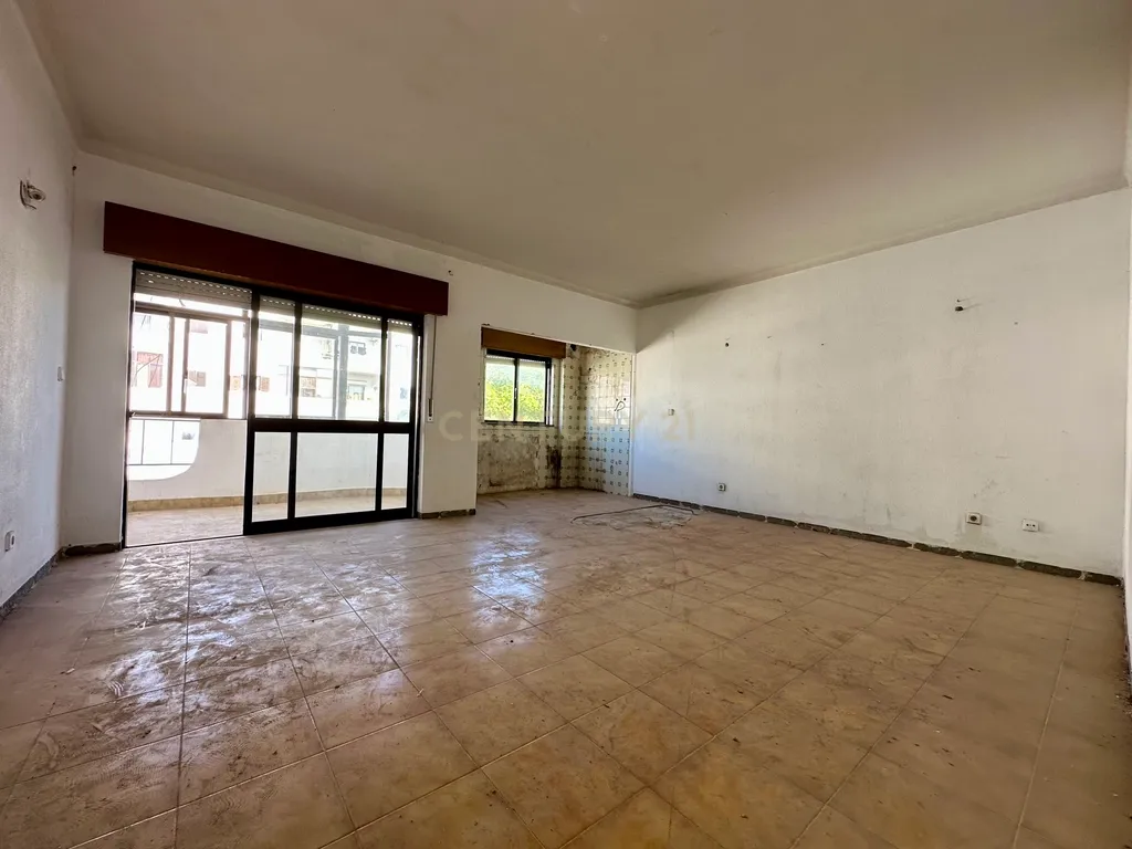 Apartamento T1 com 70 m² em Albufeira – Para Remodelar - Image 22