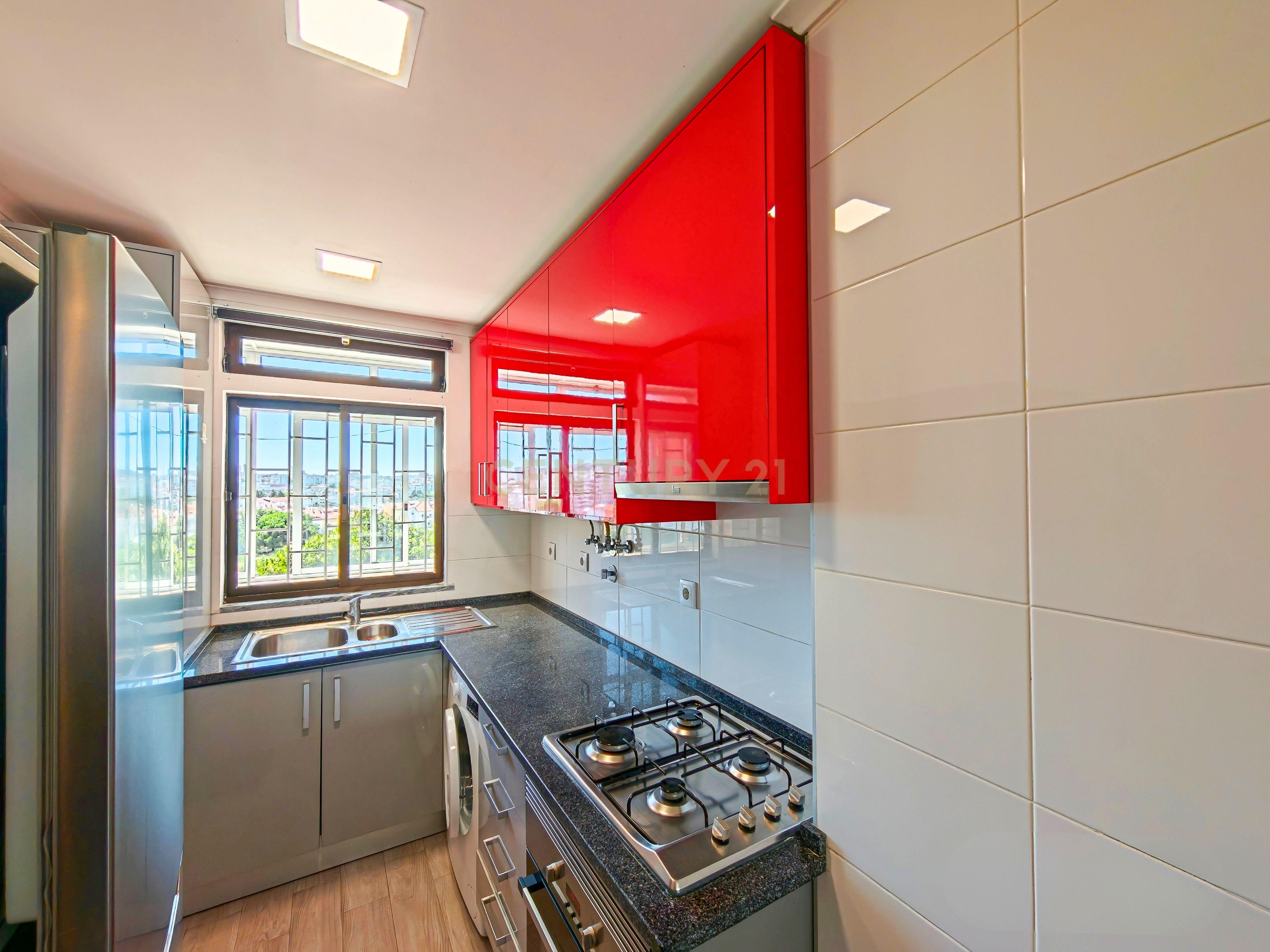 Fotografia 3 de T2 Duplex Remodelado com Espaço Extra no Sótão em Benfica
