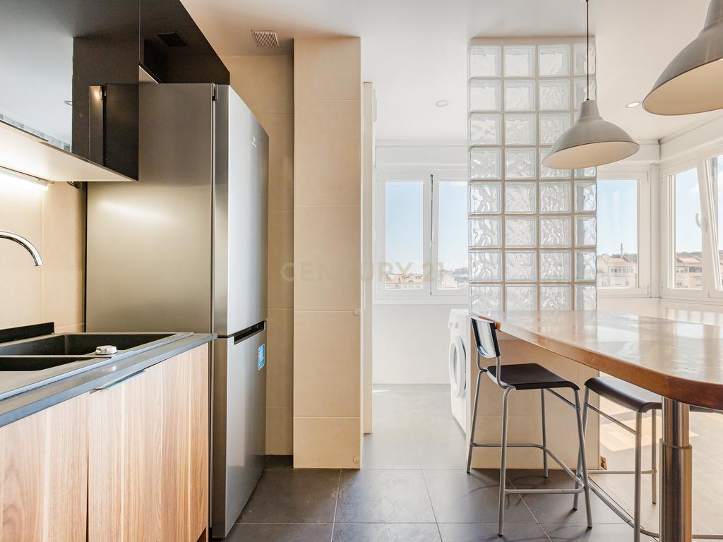 Apartamento T2 remodelado com cozinha openspace e excelente localização em Benfica - Image 8