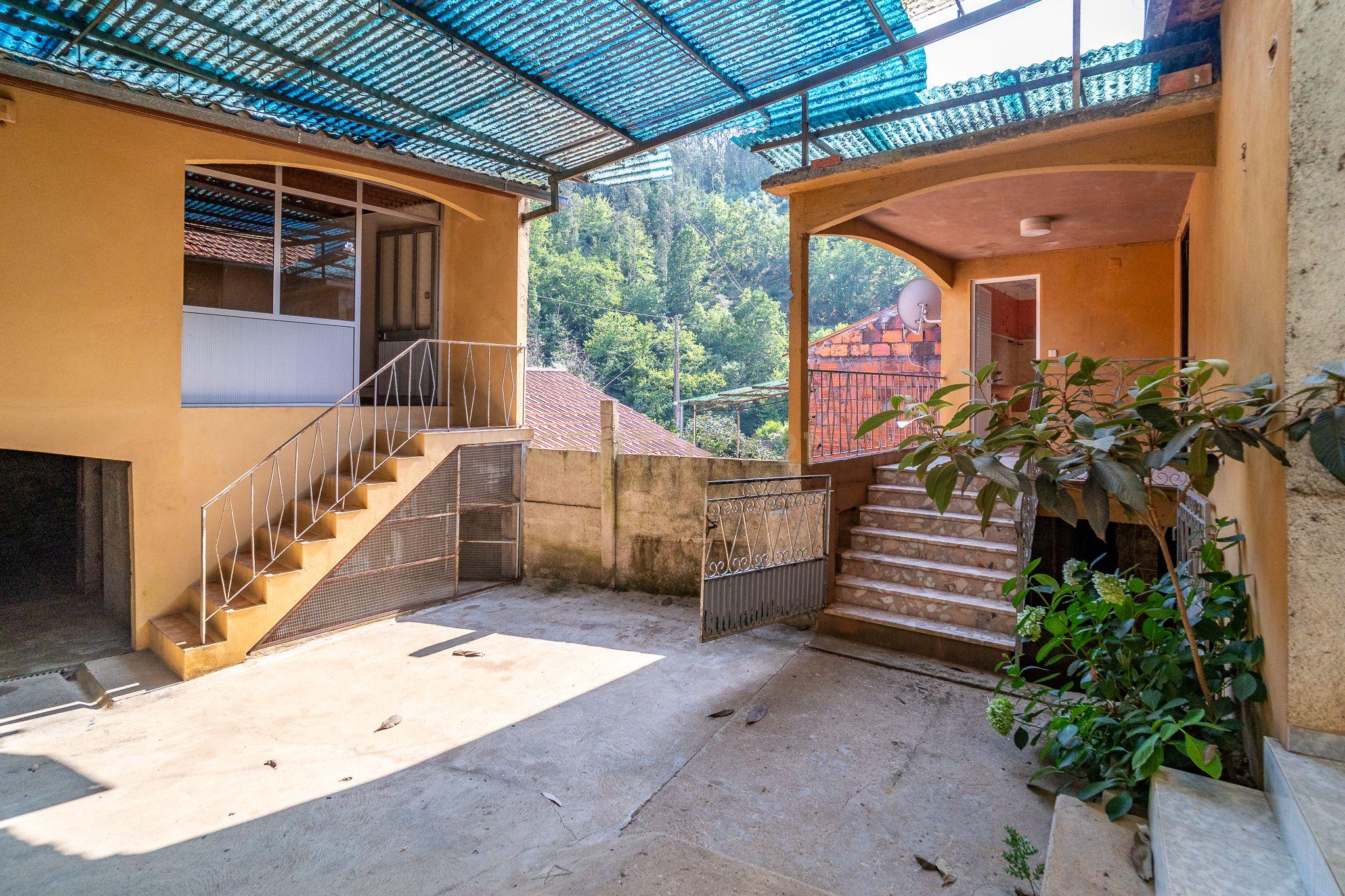 Fotografia 6 de Moradia Rustica T3 à venda em Ribeira de Aveledo – Penacova