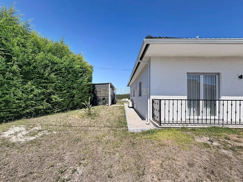 Moradia isolada com amplo terreno de 1.350 m², junto a Alcobaça - Image 34