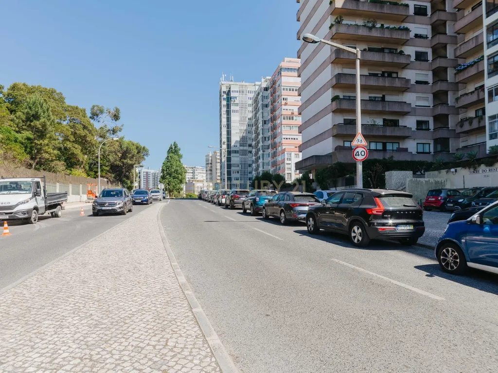 Apartamento T3 - Restelo Lisboa - Image 25