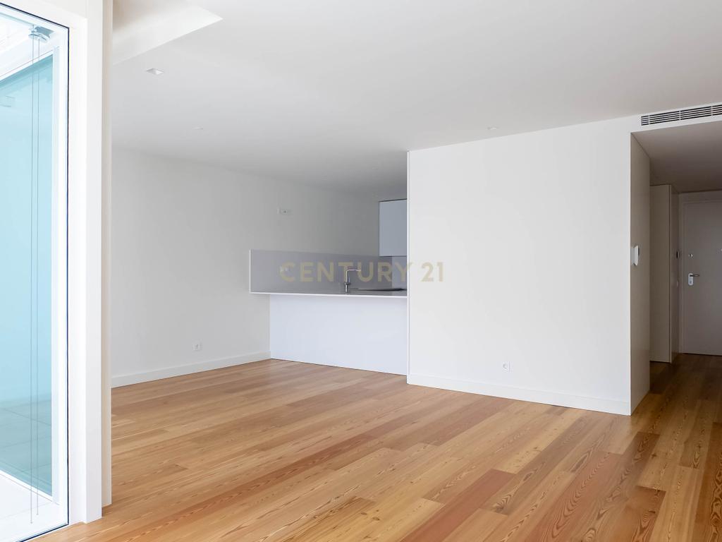 Apartamento T2 Novo nos Jardins da Efanor para arrendamento - Image 3