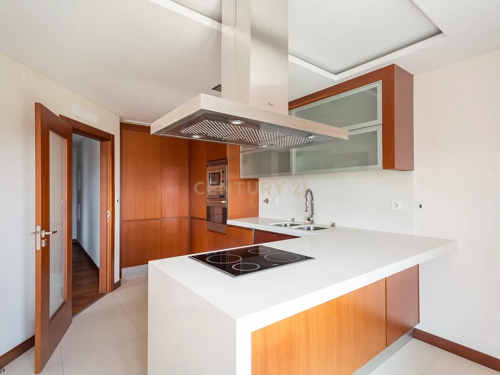 Apartamento T2 num condomínio com Vista Panorâmica em Odivelas, Famões - Image 6