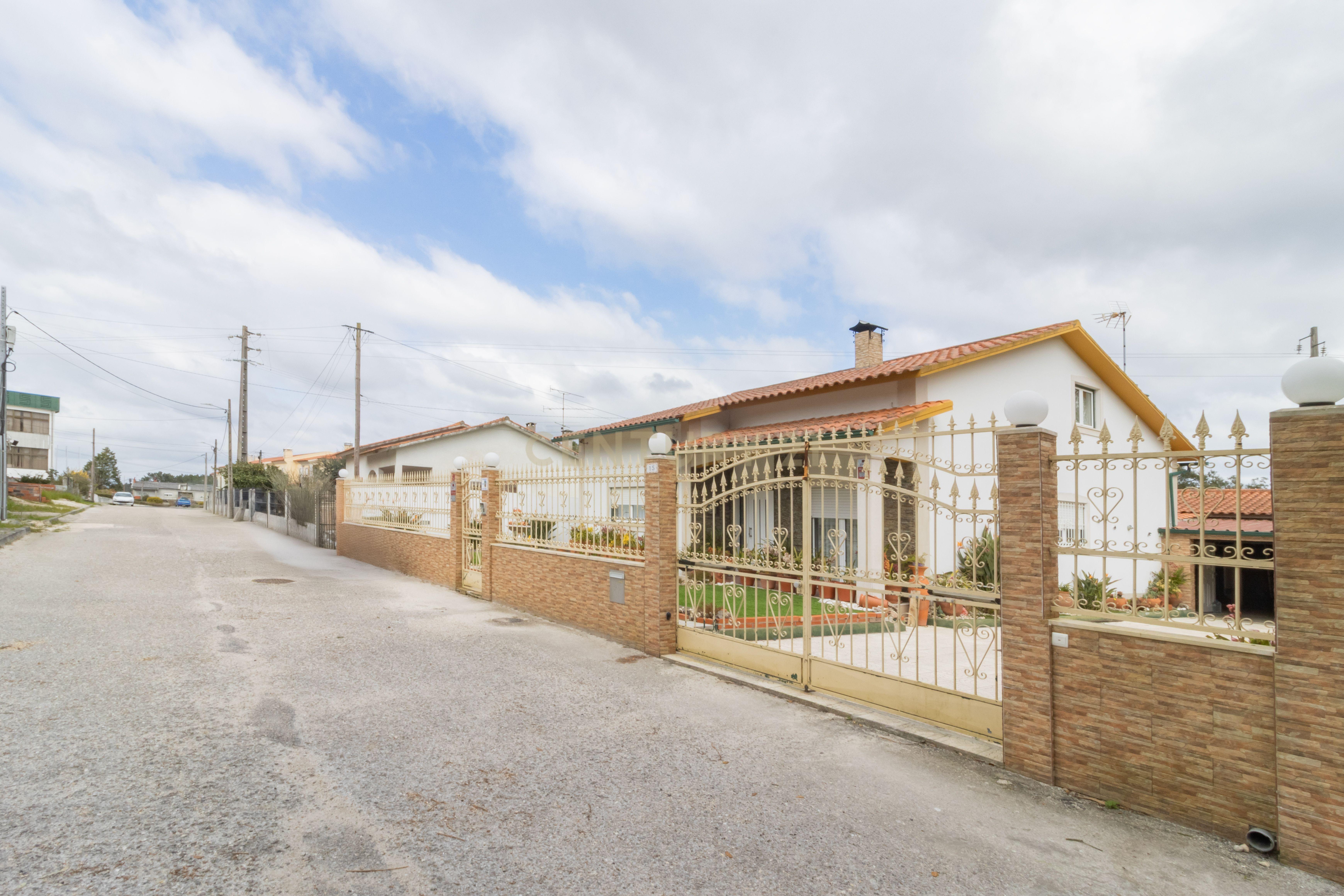 Moradia Isolada com terreno em Marinha Grande - Image 2