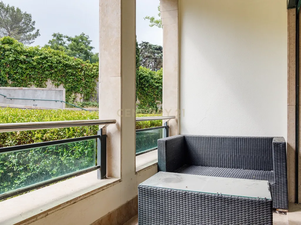 Apartamento T1 com segurança privada, piscina, garagem e arrecadação no condomínio Villa Restelo, Belém. Para Arrendar! - Image 17