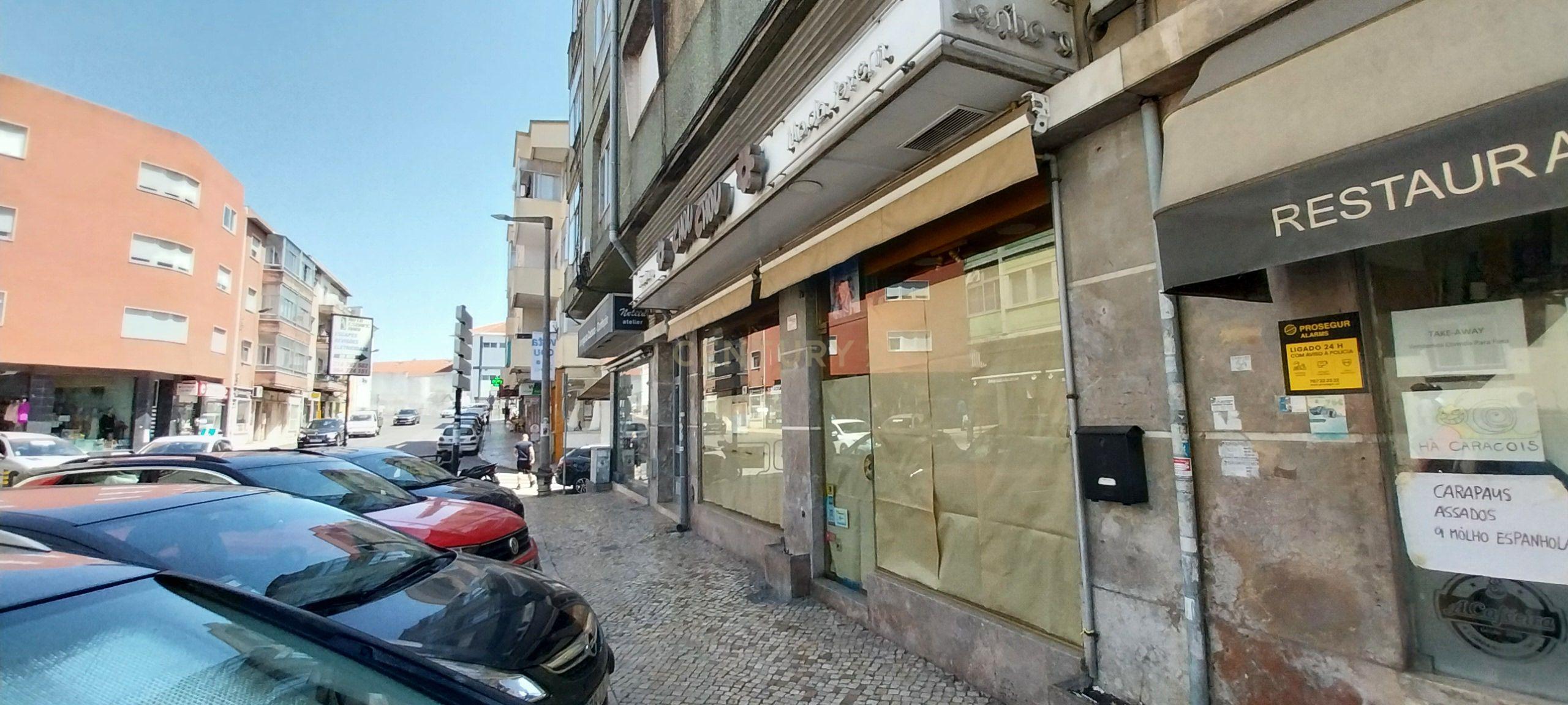 Loja de rua, em excelente localização no centro da Pontinha - Odivelas - Image 2