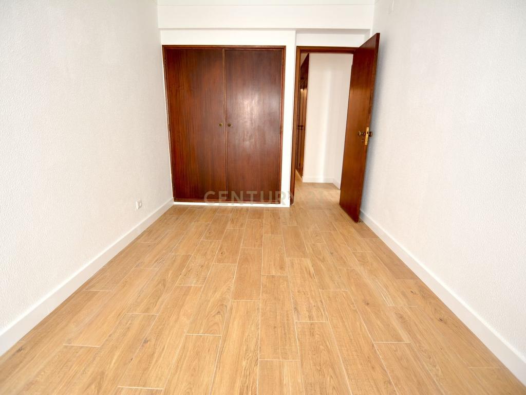 Apartamento T3 para Arrendamento no Centro de Caldas da Rainha - Image 11
