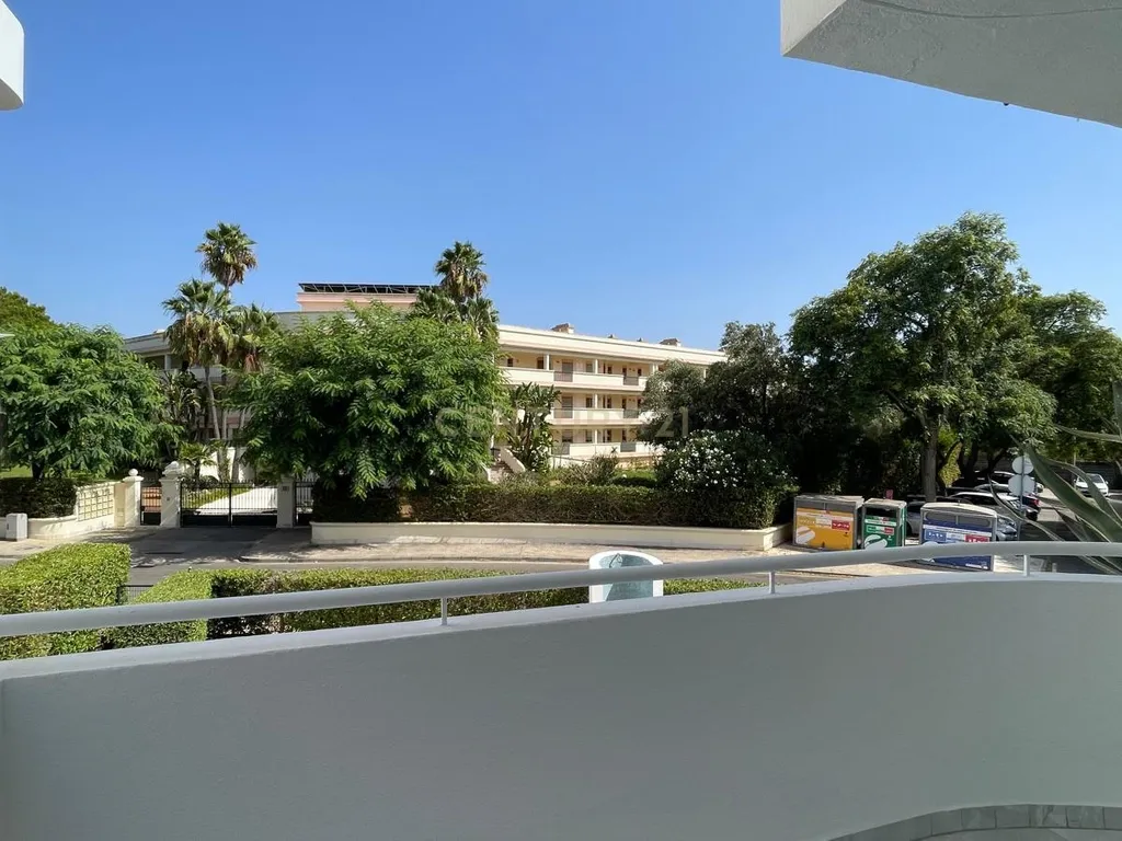 T2+1 em Vilamoura | Totalmente Renovado (2025) | Luxo e Piscina a Minutos da Marina - Image 13