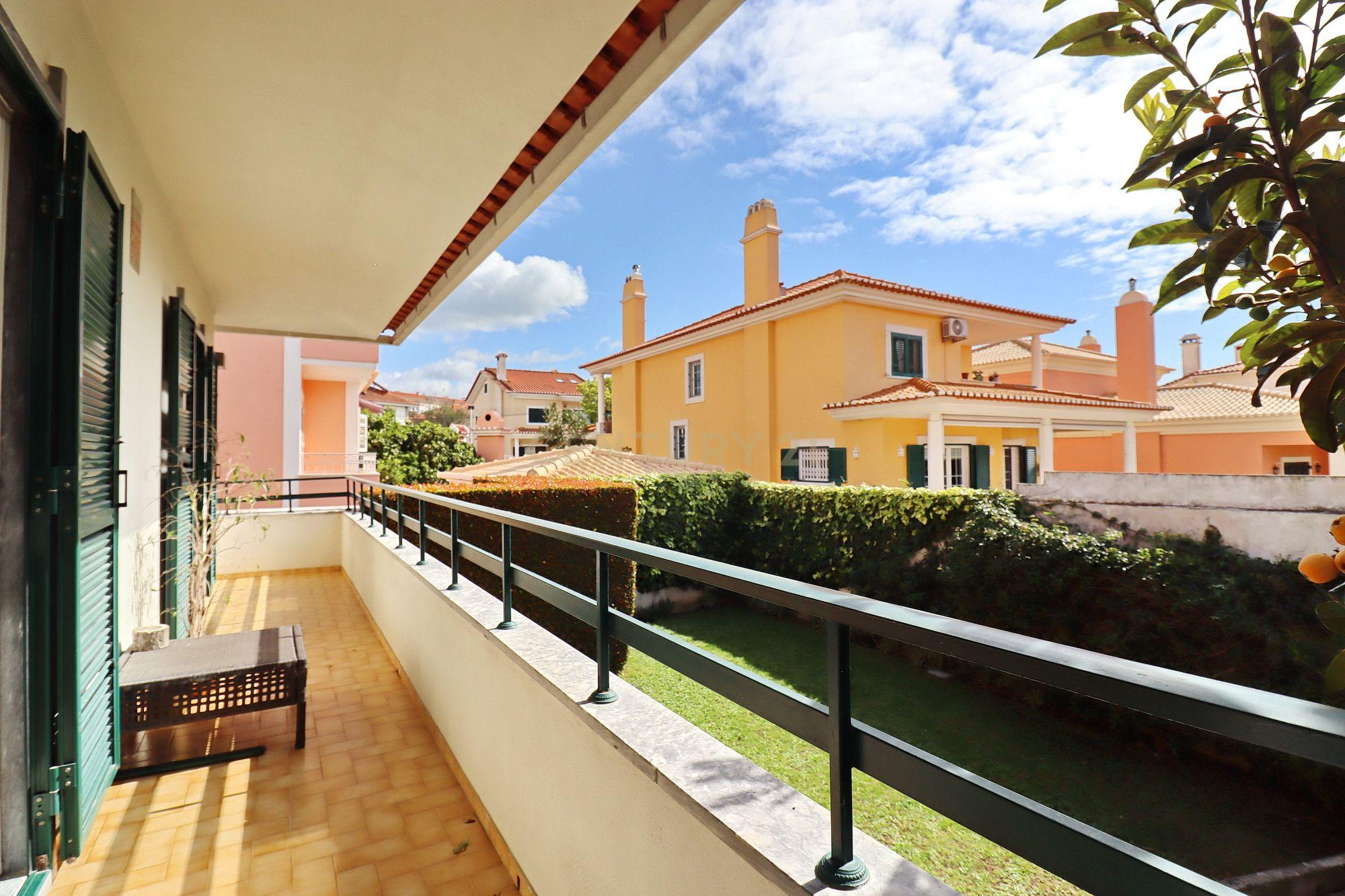 Moradia de Charme em zona residencial Prime, em Santo Amaro de Oeiras - Image 12