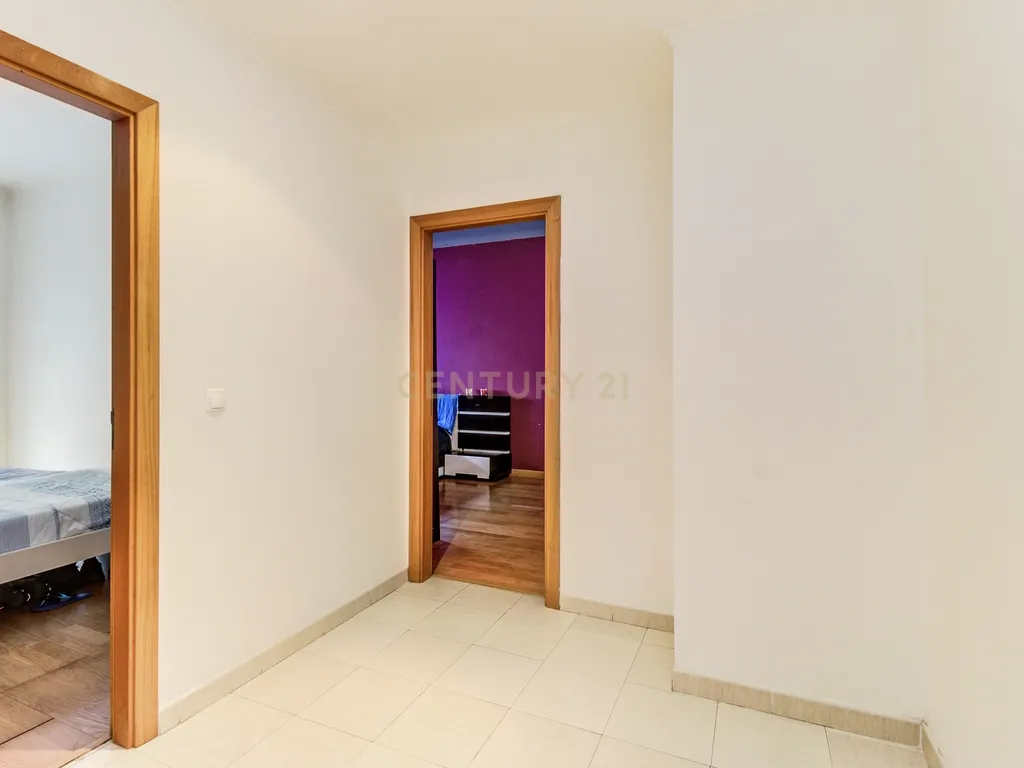 Apartamento T3 com Terraço e Acessibilidade em Amadora - Image 15