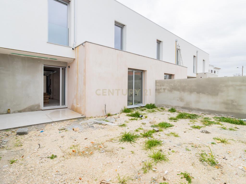 Moradia T3 na Embra, Marinha Grande – Conforto e Modernidade para a Sua Família - Image 9
