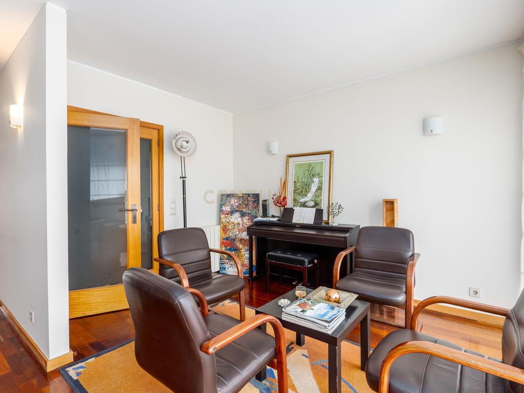 Apartamento "Cobertura" com terraço nas 3 frentes T4 (Atualmente T3 + Escritório) no Condomínio "Tílias do Atlântico" - Image 5