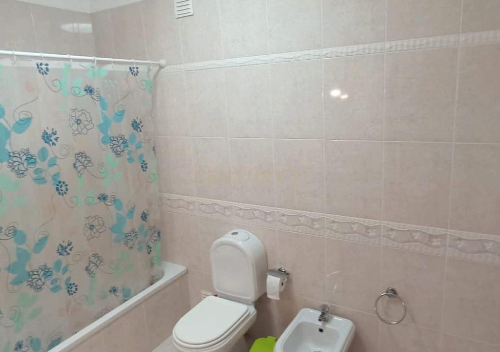Apartamento T2 com box no centro de Peniche - Image 11