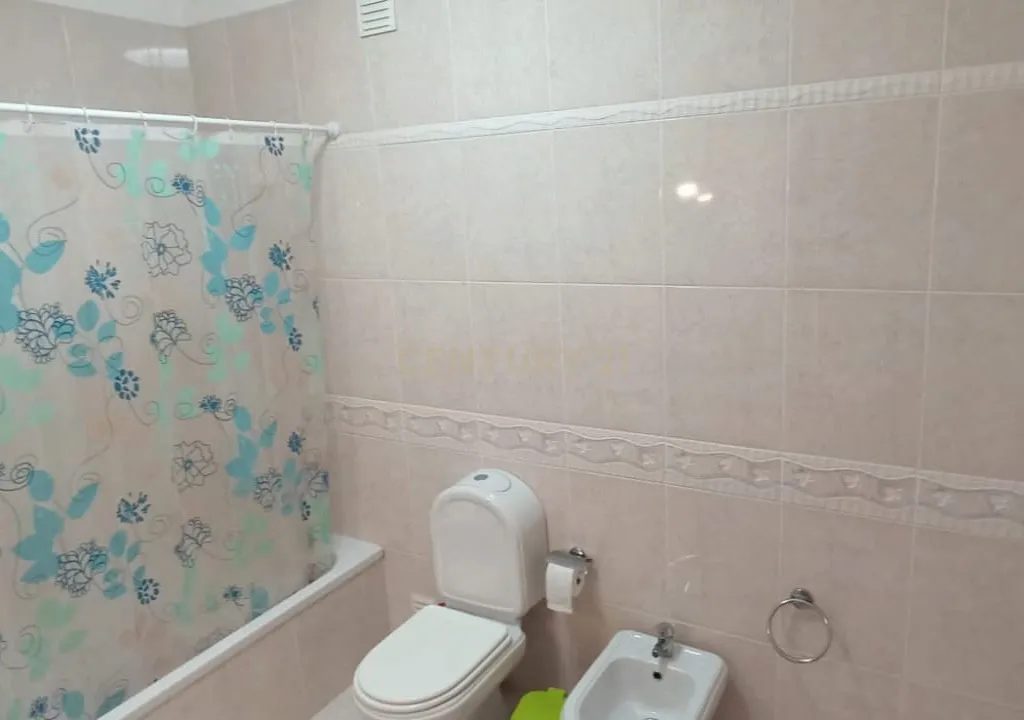 Apartamento T2 com box no centro de Peniche - Image 11