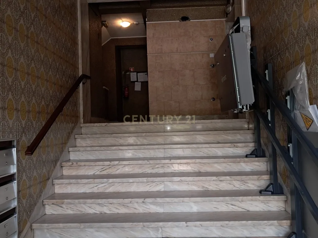Apartamento T3 para arrendar – Entrada imediata - em Lisboa/ Benfica com garagem - Image 10