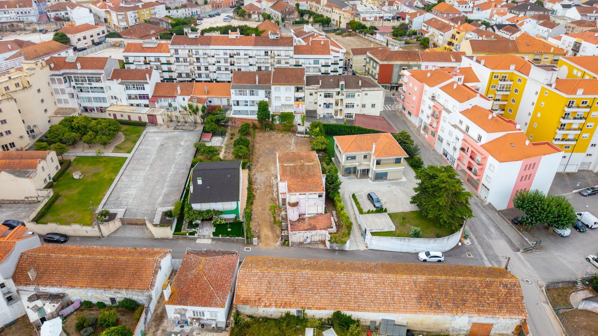 Fotografia 3 de Moradia T5 para remodelar ou lote para construção — Centro do Bombarral